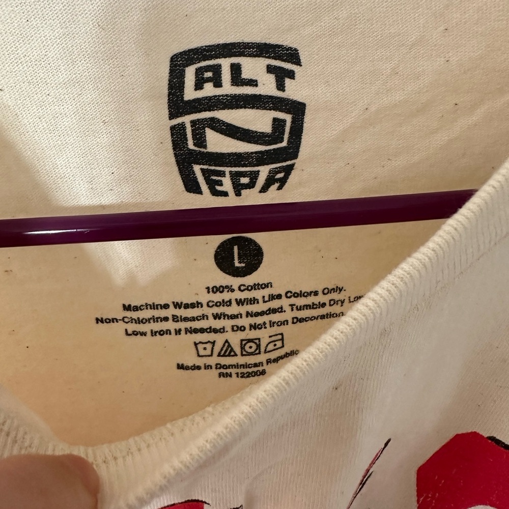 NWOT Salt N Pepa tee shirt - Picture 2 of 3